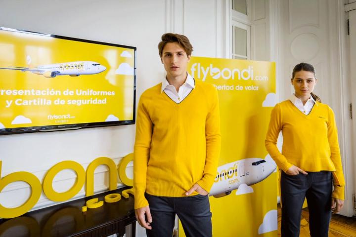 Cora Groppo diseñó los uniformes de la nueva aerolínea Flybondi