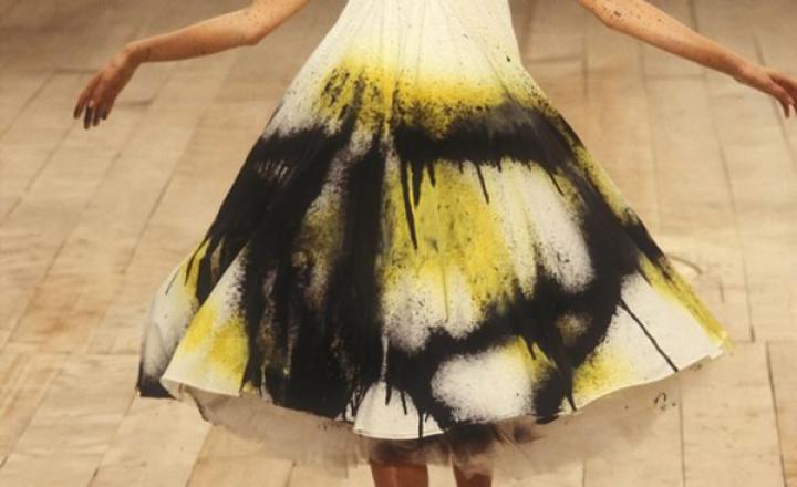 Muestra « Les anées 1990 – 2000 Histoire idéale de la mode contemporaine. Vol II » En el Musée de la Mode et du Textile. París.